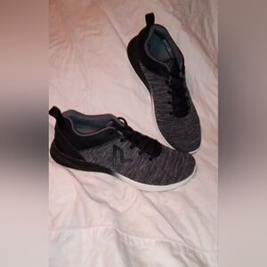 Vionic Adley Active Athletic Sneakers Black & Grey Ladies Size 10